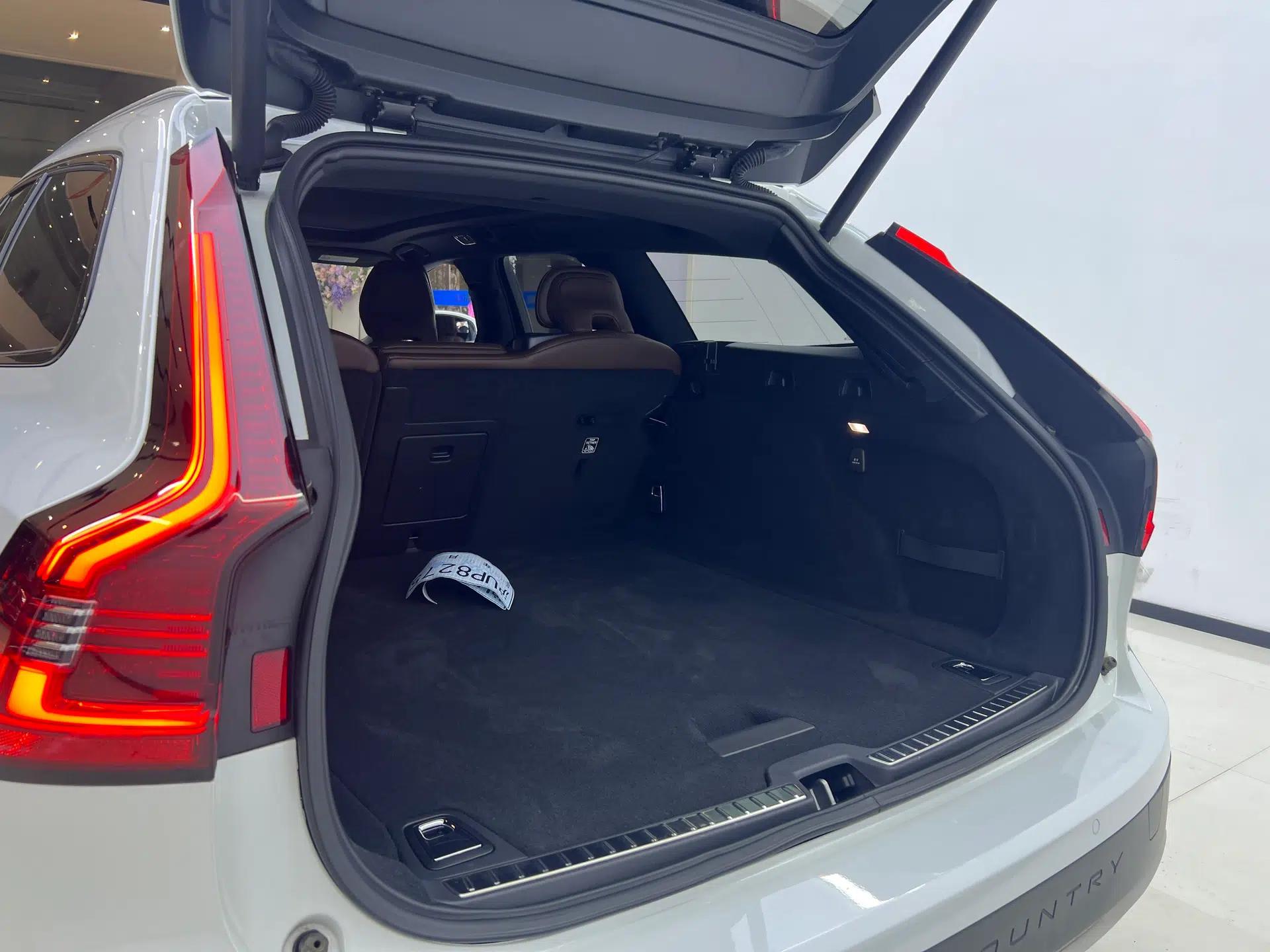Volvo V90 2021 Cross Country B5 AWD Prestige Edition — миниатюра 19