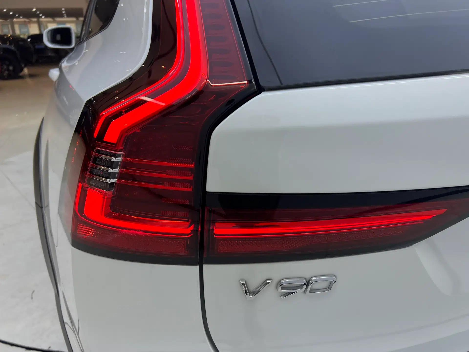 Volvo V90 2021 Cross Country B5 AWD Prestige Edition — миниатюра 7
