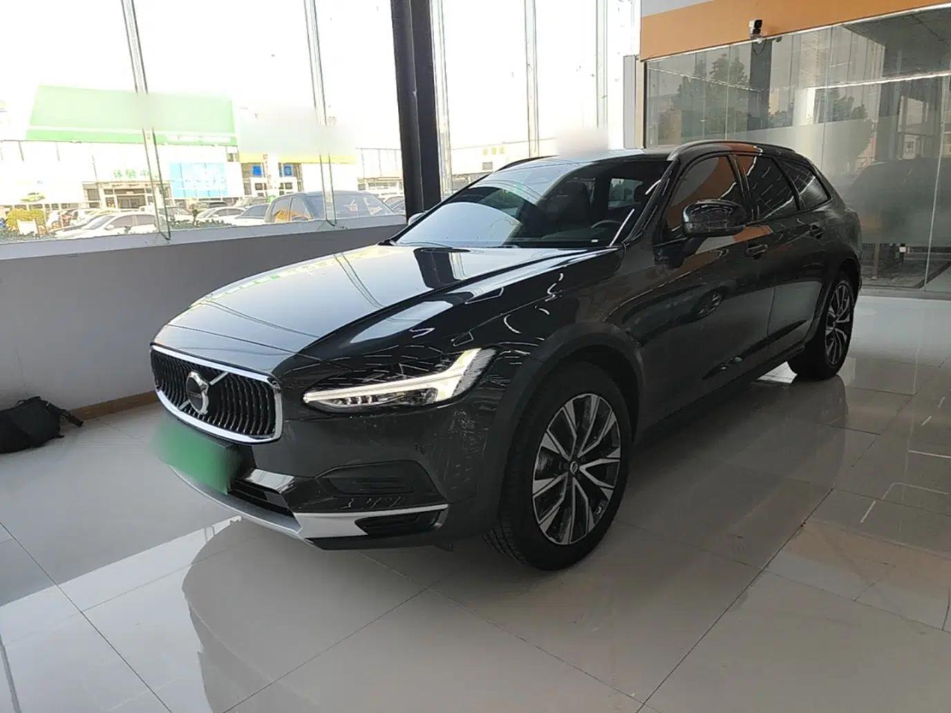 Volvo V90 2025 Cross Country B5 AWD Smart Range Edition — миниатюра 1