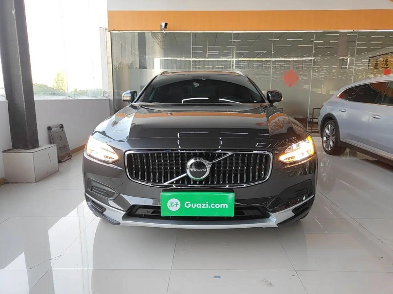 Volvo V90 2025 Cross Country B5 AWD Smart Range Edition — миниатюра 2
