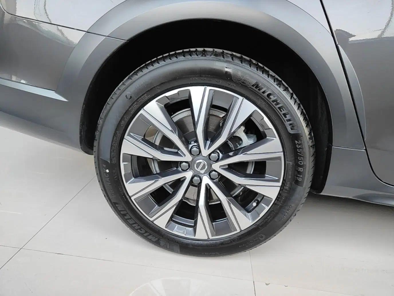 Volvo V90 2025 Cross Country B5 AWD Smart Range Edition — миниатюра 11