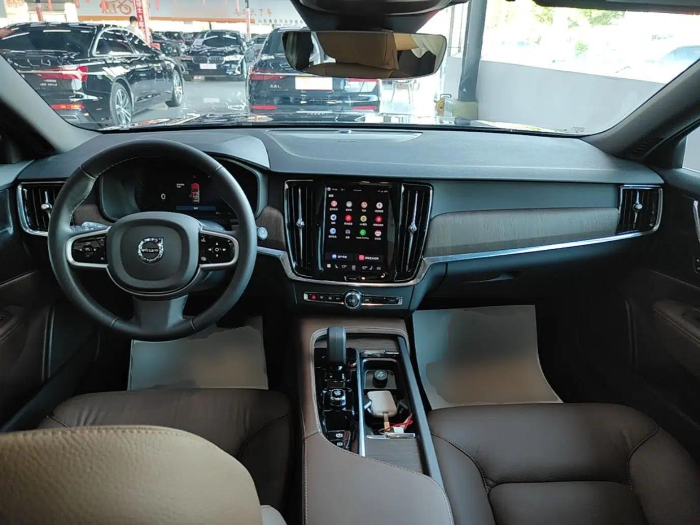 Volvo V90 2025 Cross Country B5 AWD Smart Range Edition — миниатюра 12