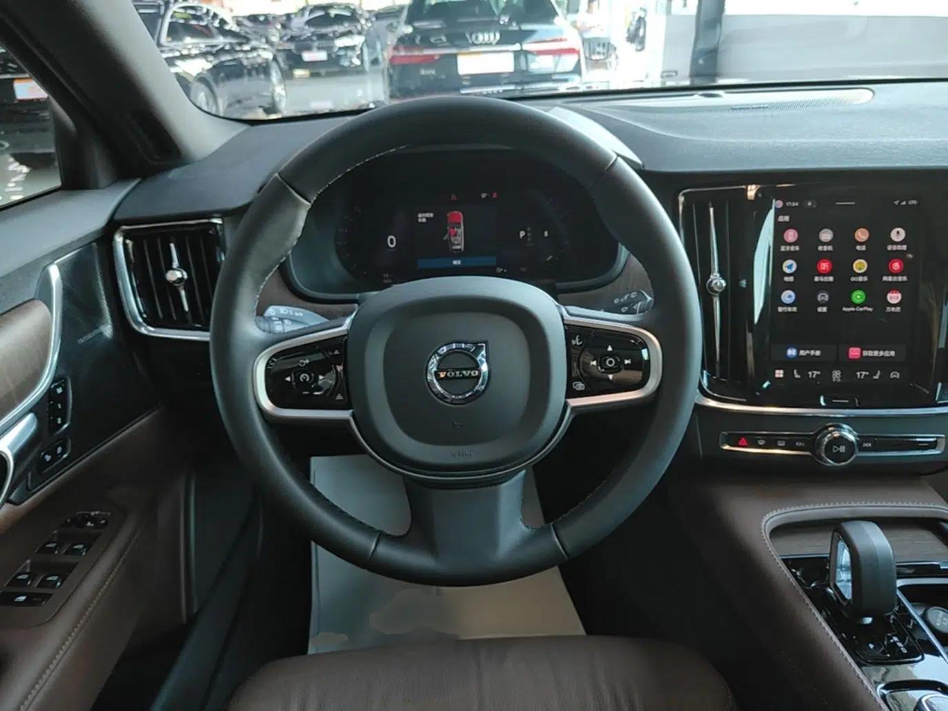 Volvo V90 2025 Cross Country B5 AWD Smart Range Edition — миниатюра 13