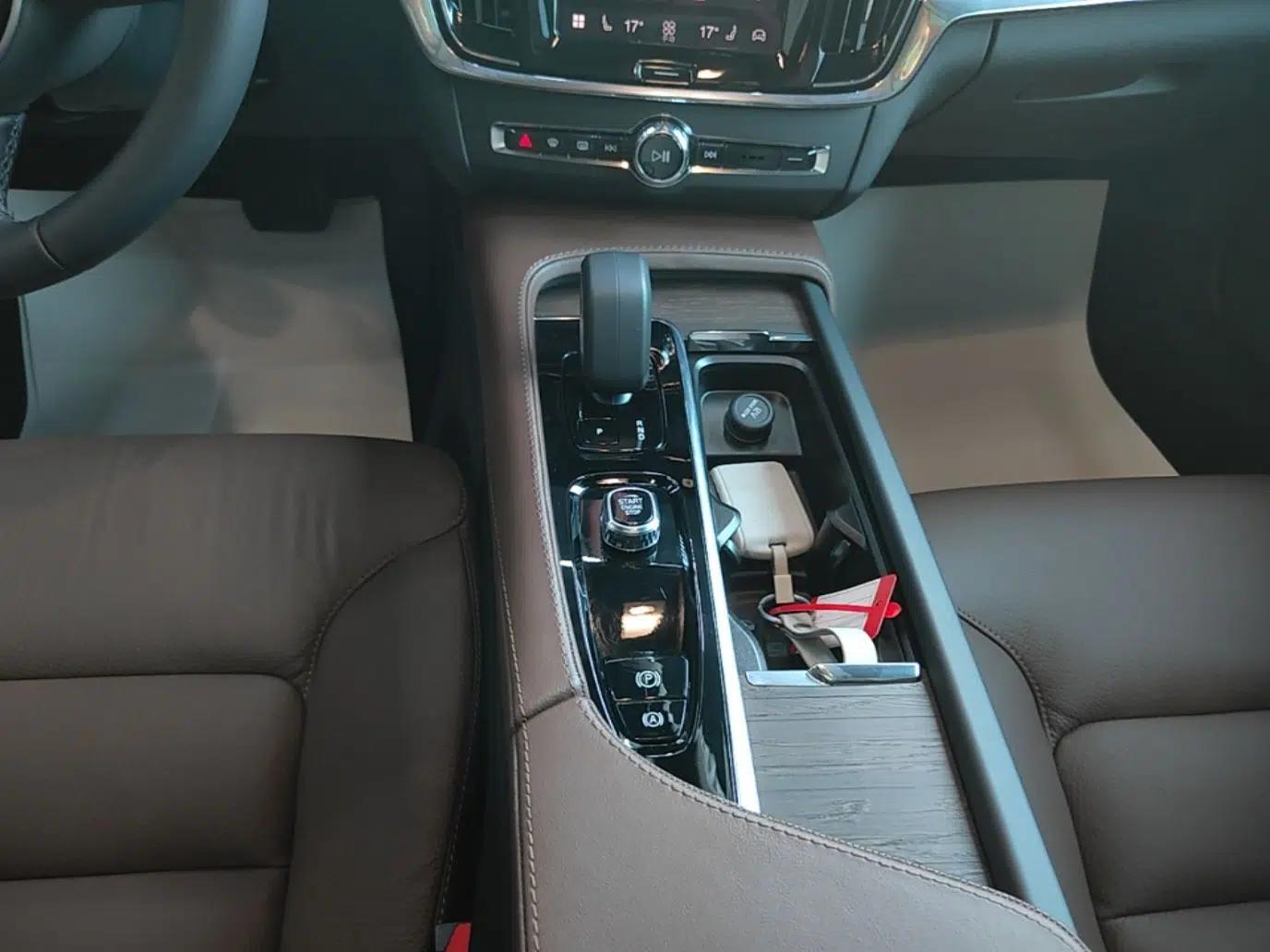 Volvo V90 2025 Cross Country B5 AWD Smart Range Edition — миниатюра 16