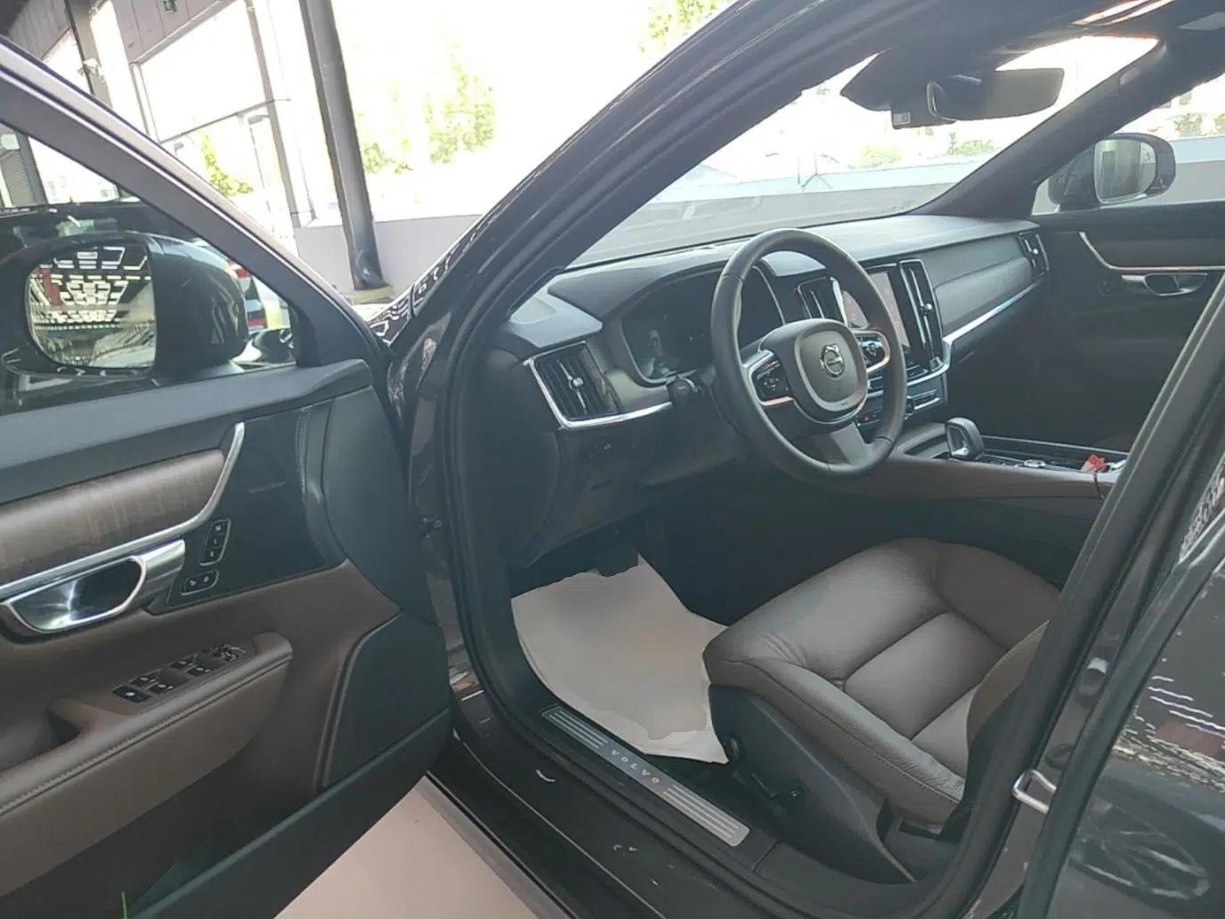 Volvo V90 2025 Cross Country B5 AWD Smart Range Edition — миниатюра 18