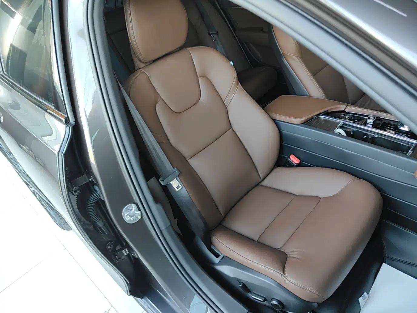 Volvo V90 2025 Cross Country B5 AWD Smart Range Edition — миниатюра 19