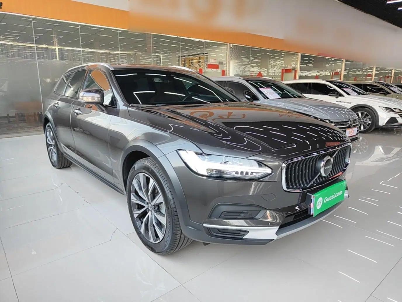 Volvo V90 2025 Cross Country B5 AWD Smart Range Edition — миниатюра 3