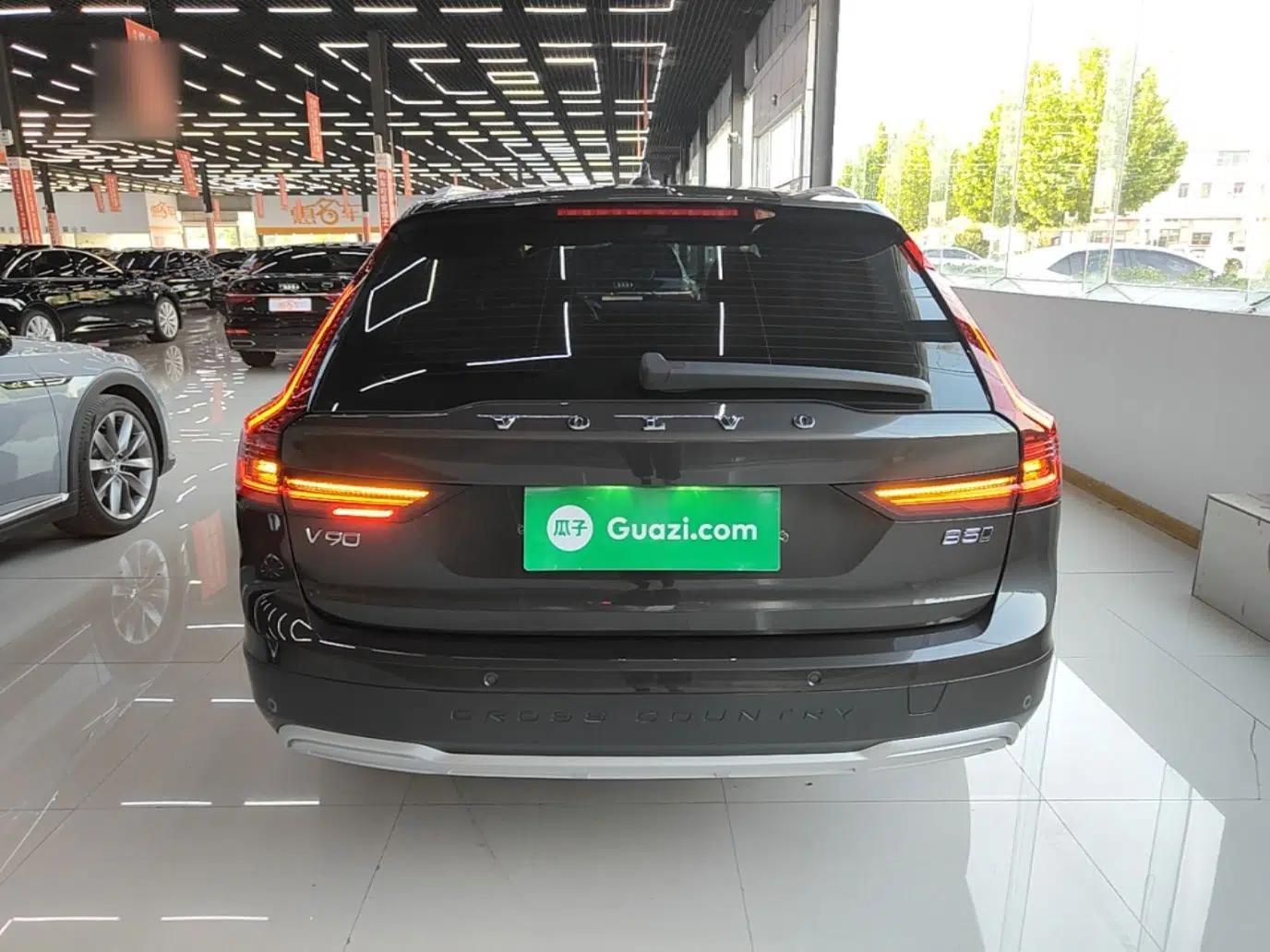 Volvo V90 2025 Cross Country B5 AWD Smart Range Edition — миниатюра 5