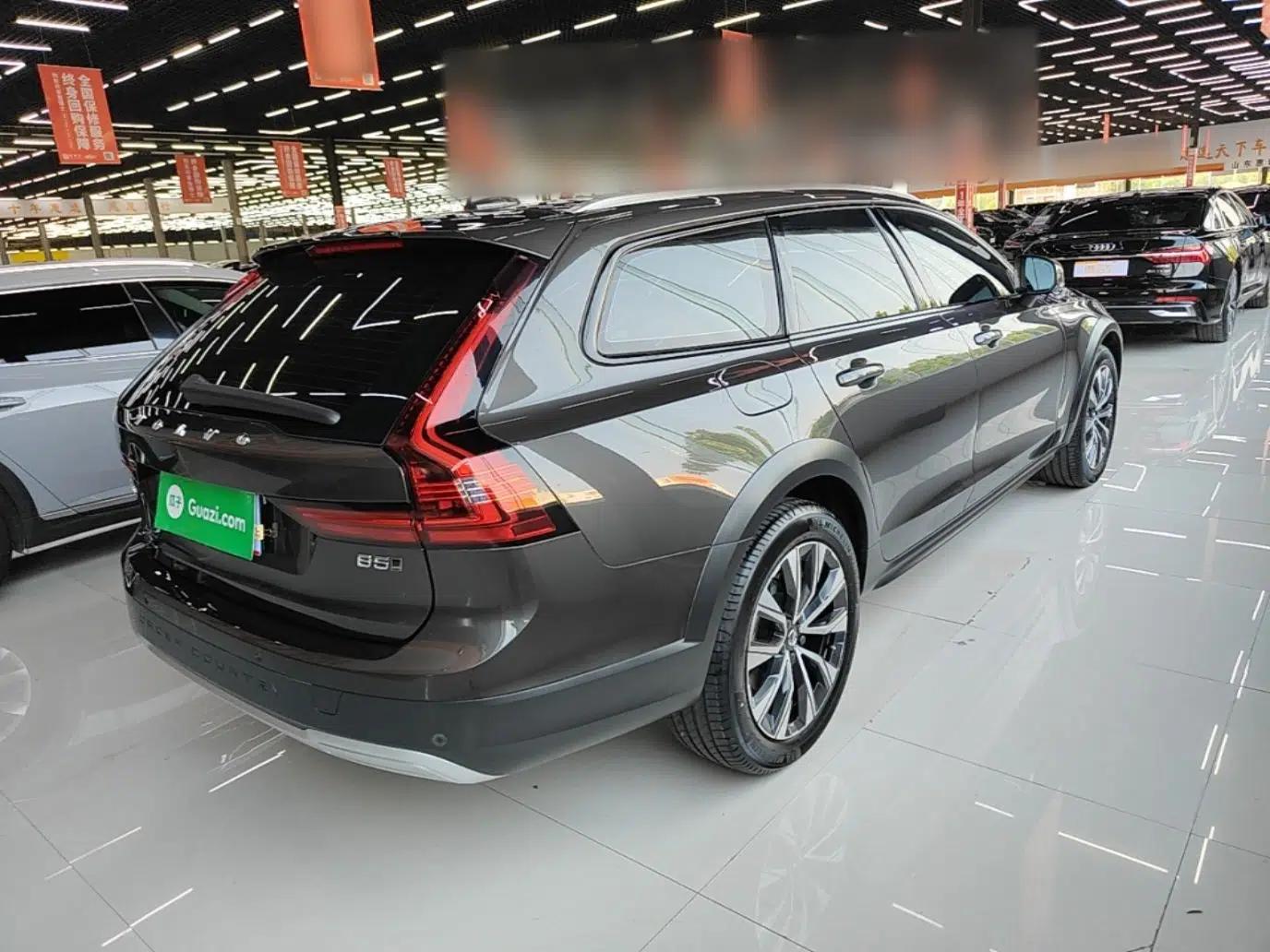 Volvo V90 2025 Cross Country B5 AWD Smart Range Edition — миниатюра 6
