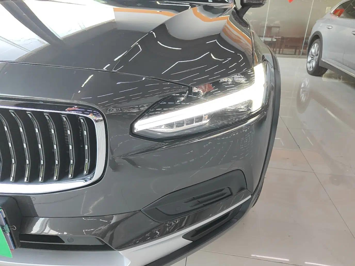 Volvo V90 2025 Cross Country B5 AWD Smart Range Edition — миниатюра 8