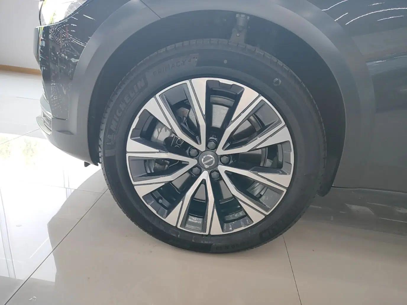 Volvo V90 2025 Cross Country B5 AWD Smart Range Edition — миниатюра 10