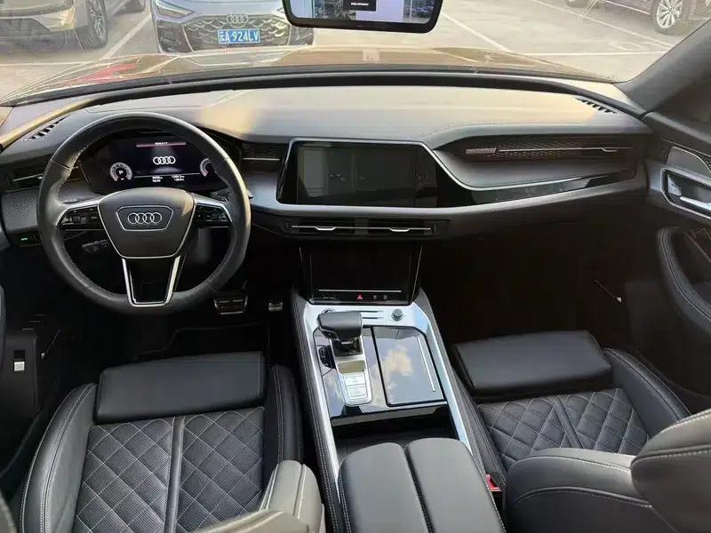 Audi Q6 2024 45TFSI quattro Black Knight Edition Flying Rider Package 6 Seats — миниатюра 13