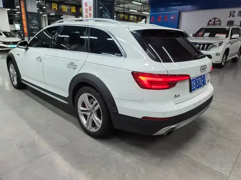 Audi A4 (Imported) 2017 45 TFSI allroad quattro Fashion Edition — миниатюра 3