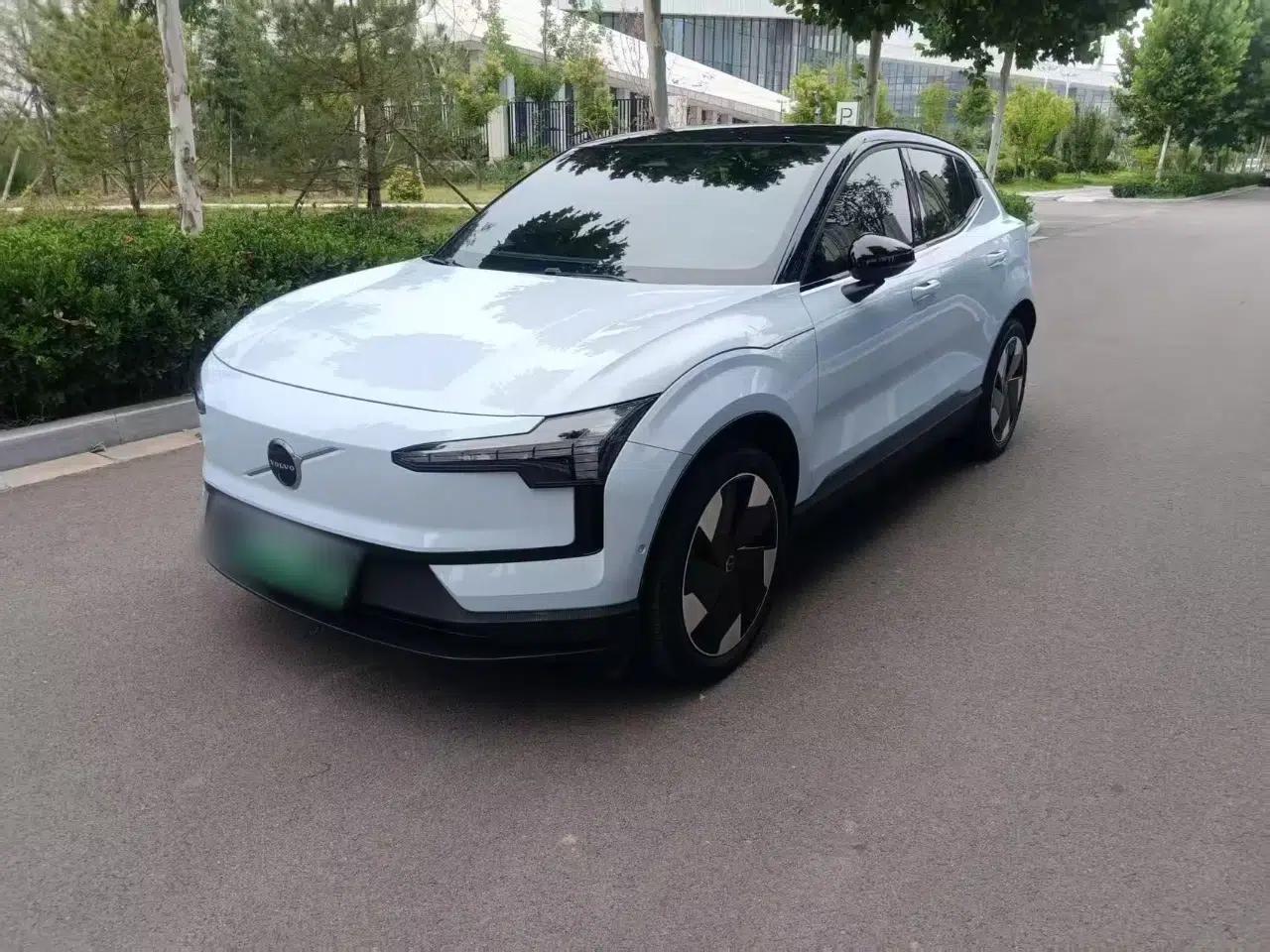 Volvo EX30 2025 Rear-Drive Long-Range Version Ultra — миниатюра 1