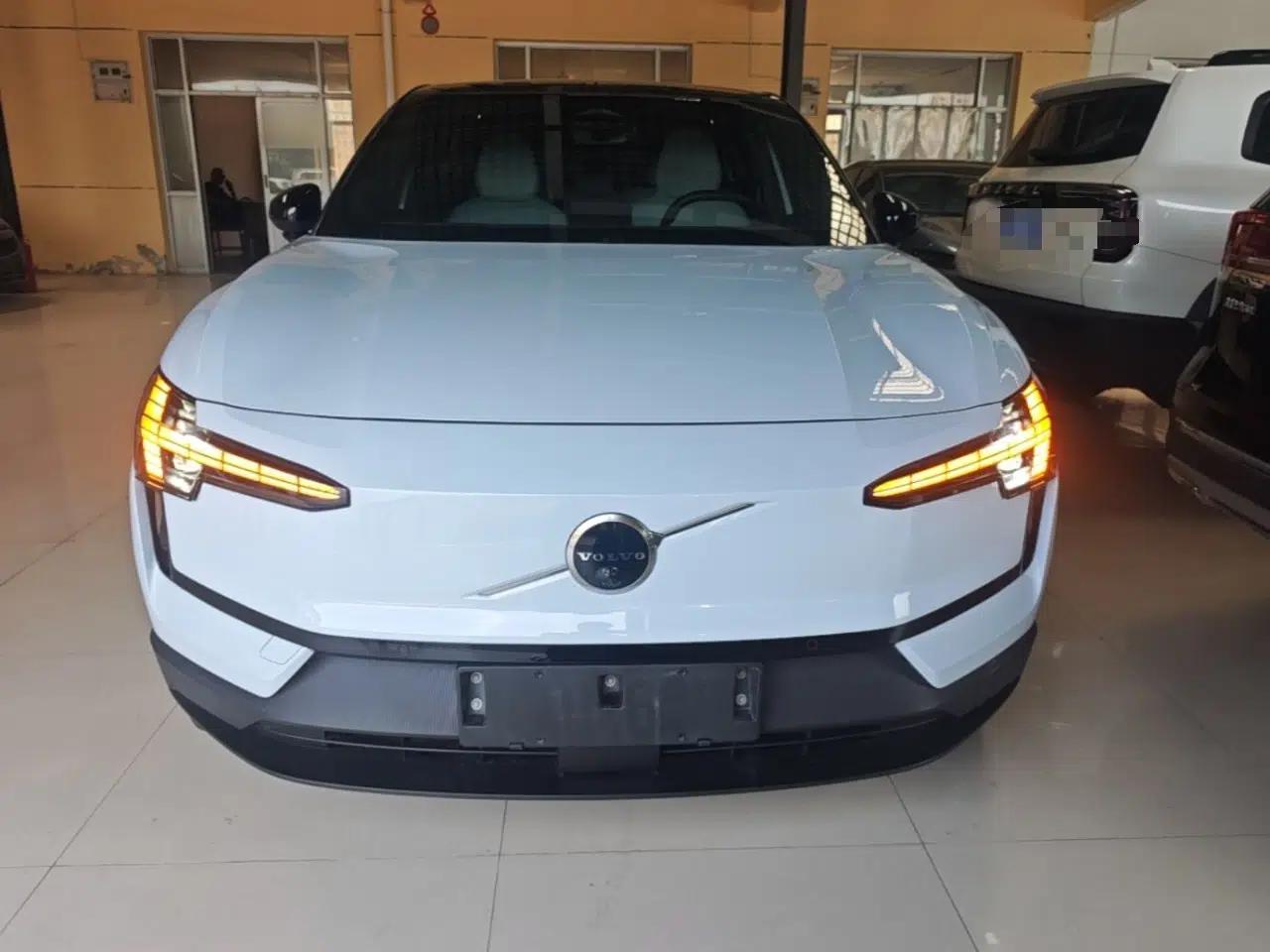 Volvo EX30 2025 Rear-Drive Long-Range Version Ultra — миниатюра 2