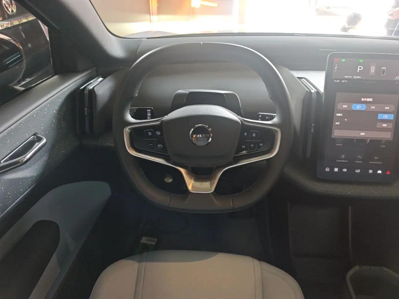 Volvo EX30 2025 Rear-Drive Long-Range Version Ultra — миниатюра 13