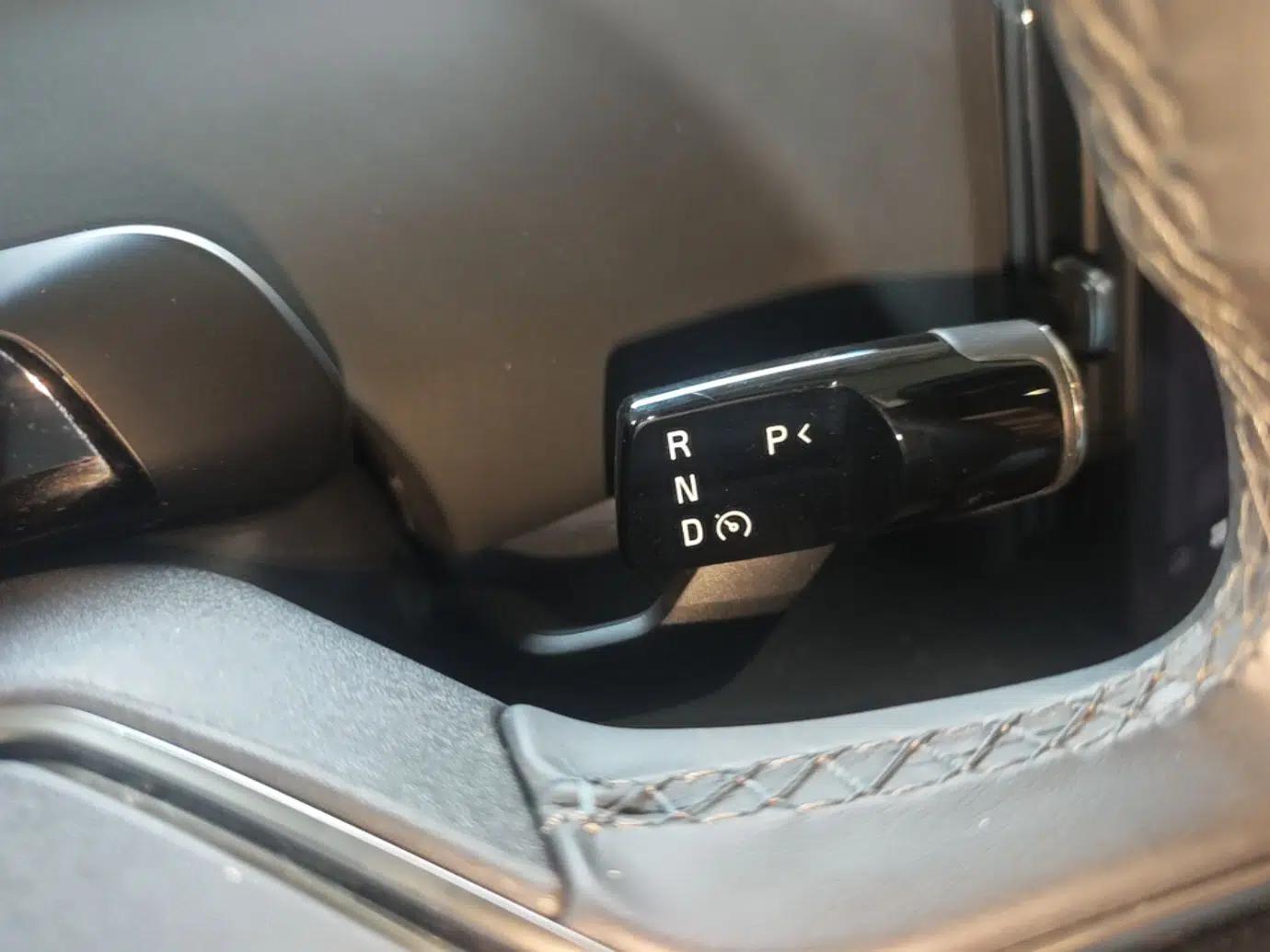 Volvo EX30 2025 Rear-Drive Long-Range Version Ultra — миниатюра 16