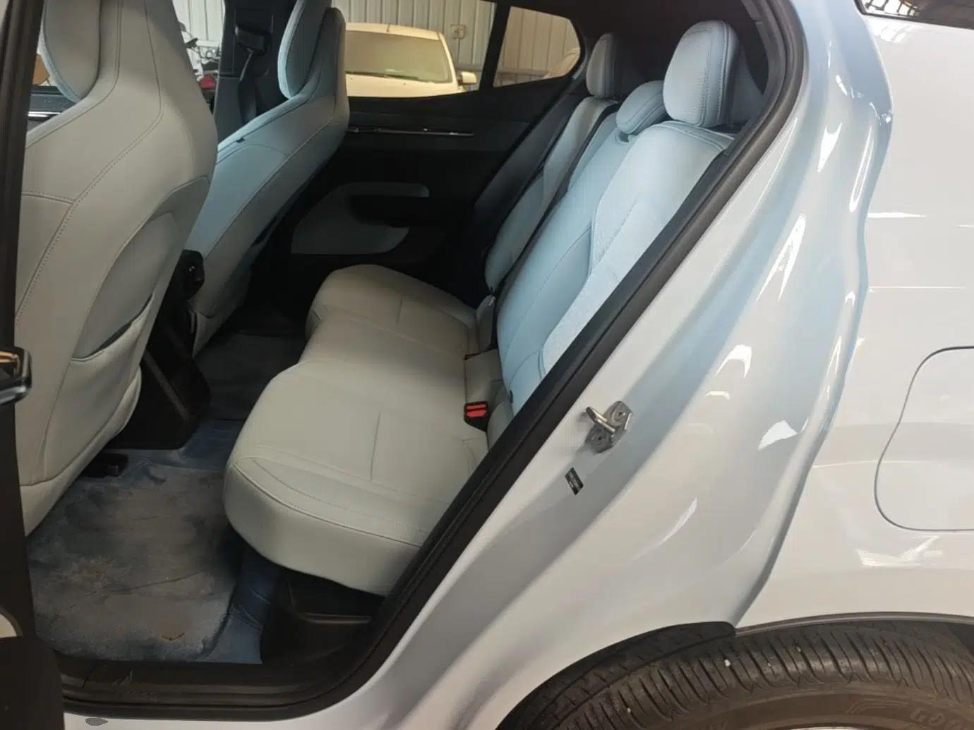 Volvo EX30 2025 Rear-Drive Long-Range Version Ultra — миниатюра 20