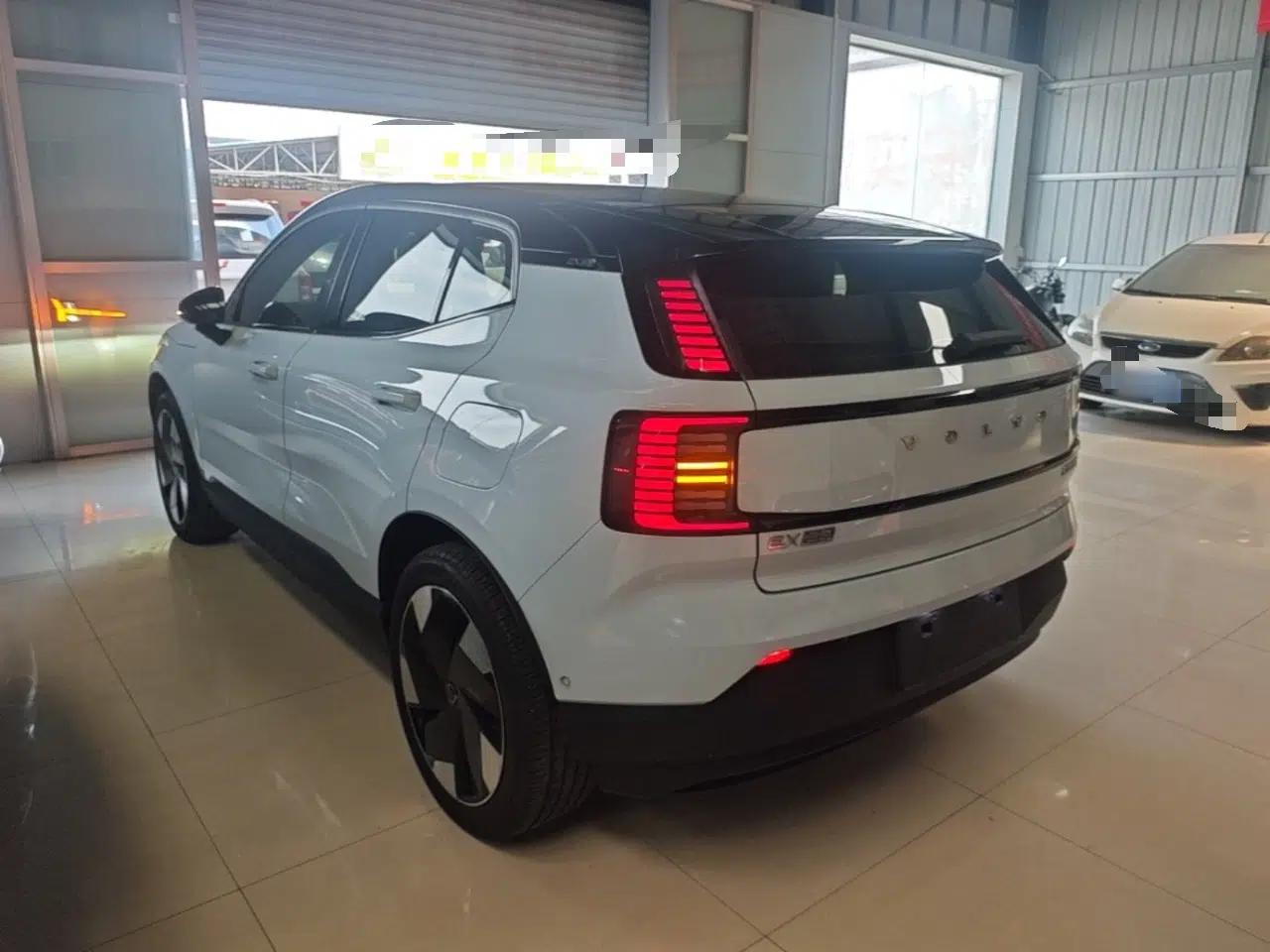 Volvo EX30 2025 Rear-Drive Long-Range Version Ultra — миниатюра 4