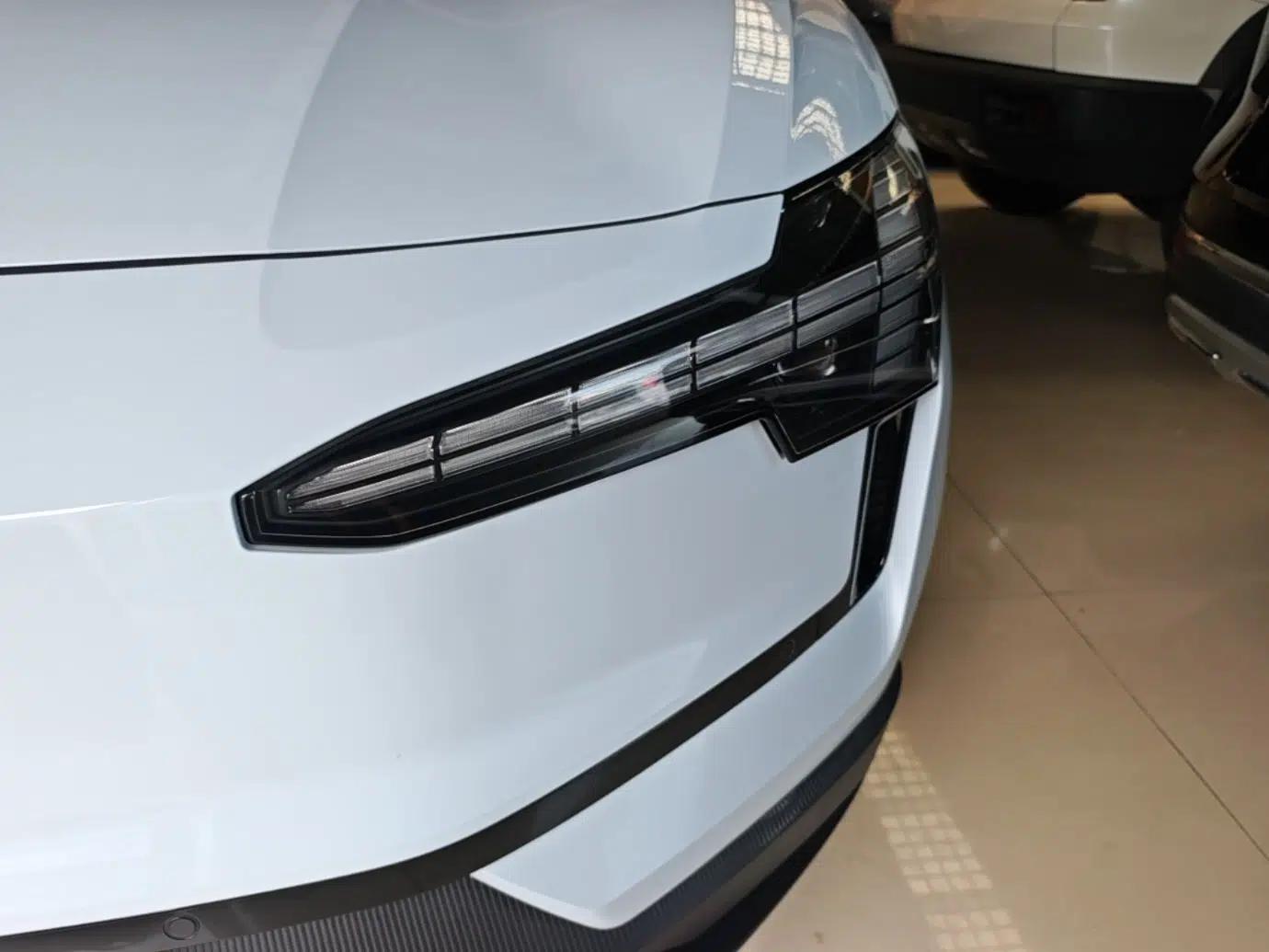 Volvo EX30 2025 Rear-Drive Long-Range Version Ultra — миниатюра 8