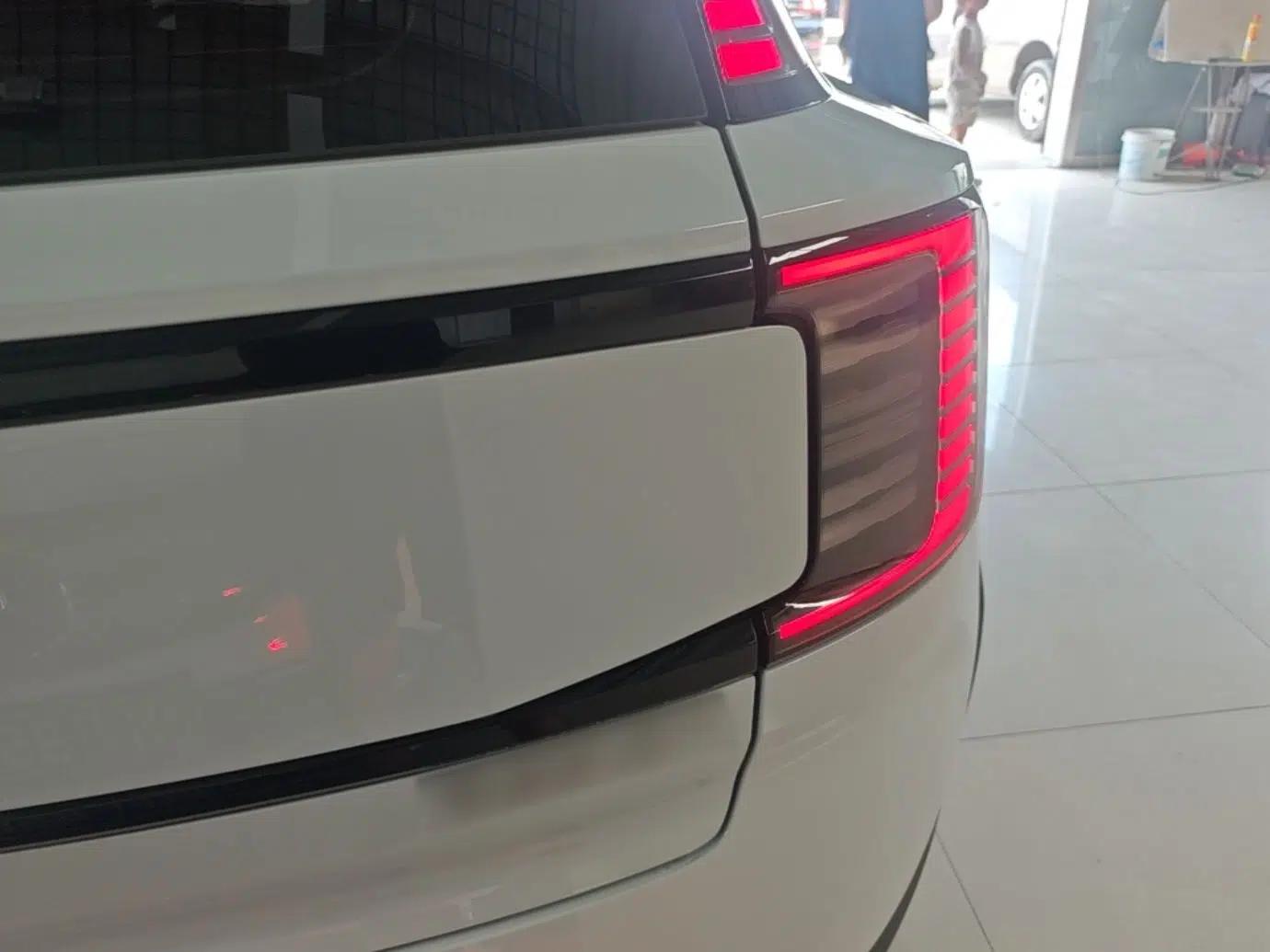 Volvo EX30 2025 Rear-Drive Long-Range Version Ultra — миниатюра 9