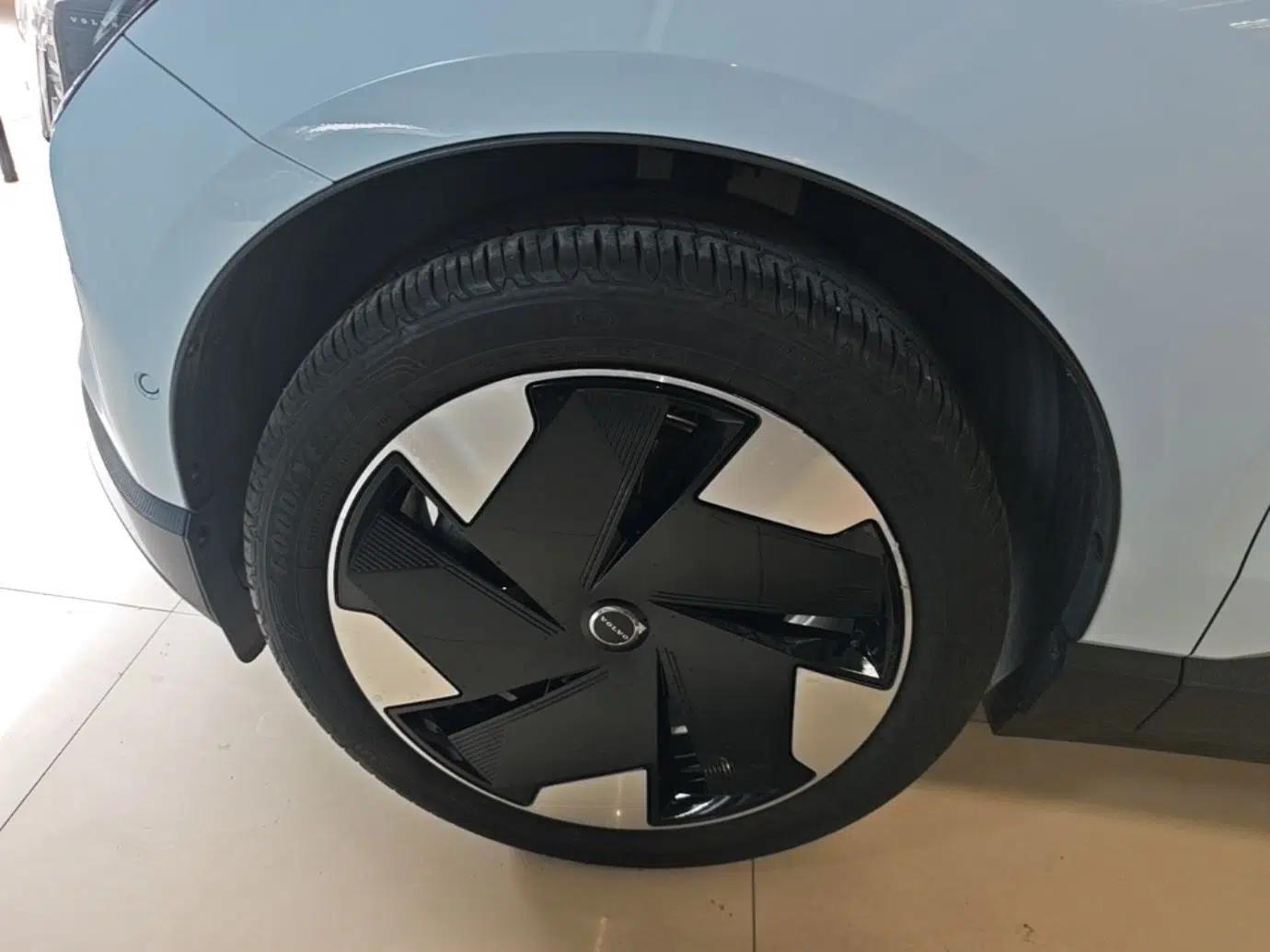 Volvo EX30 2025 Rear-Drive Long-Range Version Ultra — миниатюра 10