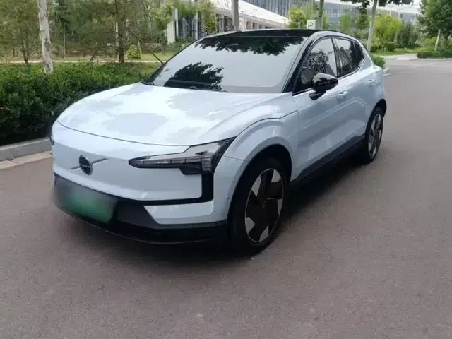 Volvo EX30 2025 Rear-Drive Long-Range Version Ultra