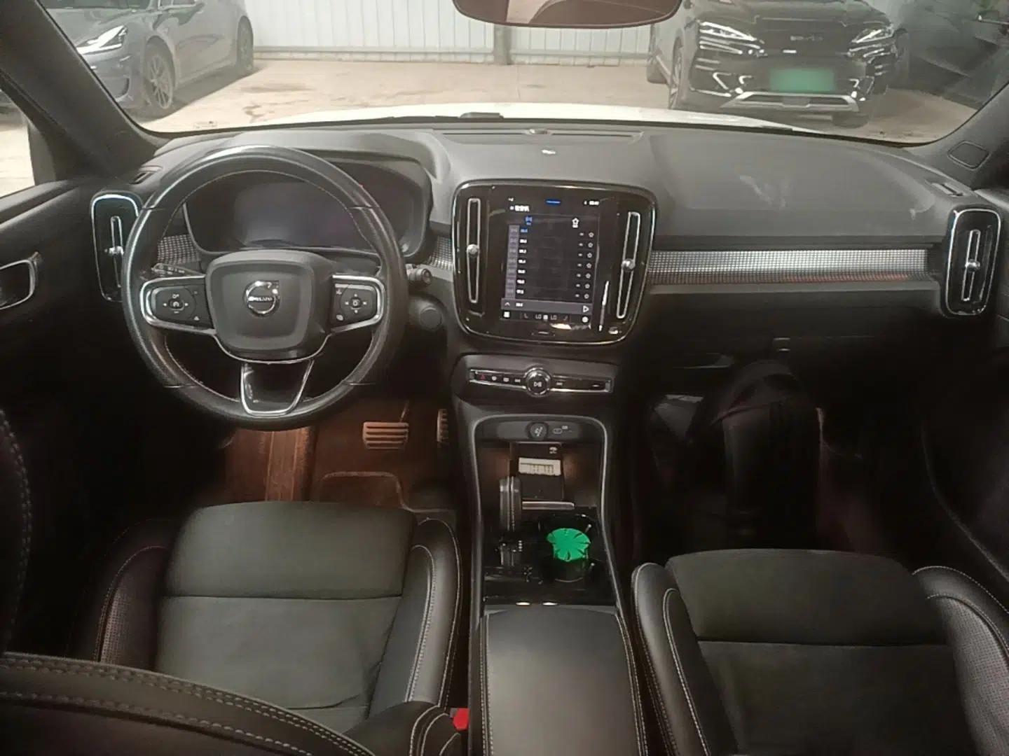 Volvo XC40 New Energy 2021 P8 Pure Electric All-Wheel Drive Smart Luxury Sport Edition — миниатюра 12