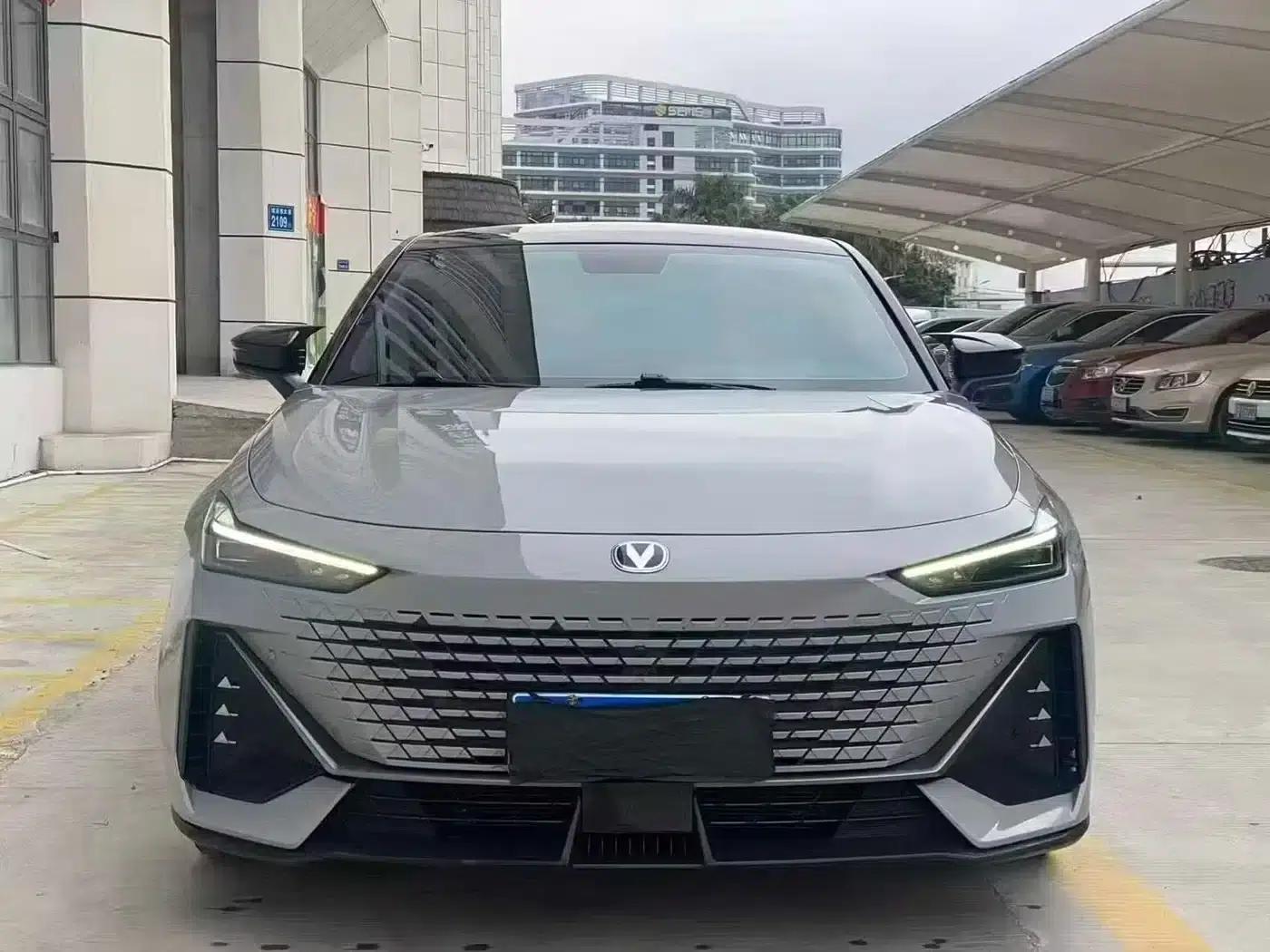 Changan UNI-V 2022 1.5T Premium Edition — миниатюра 2
