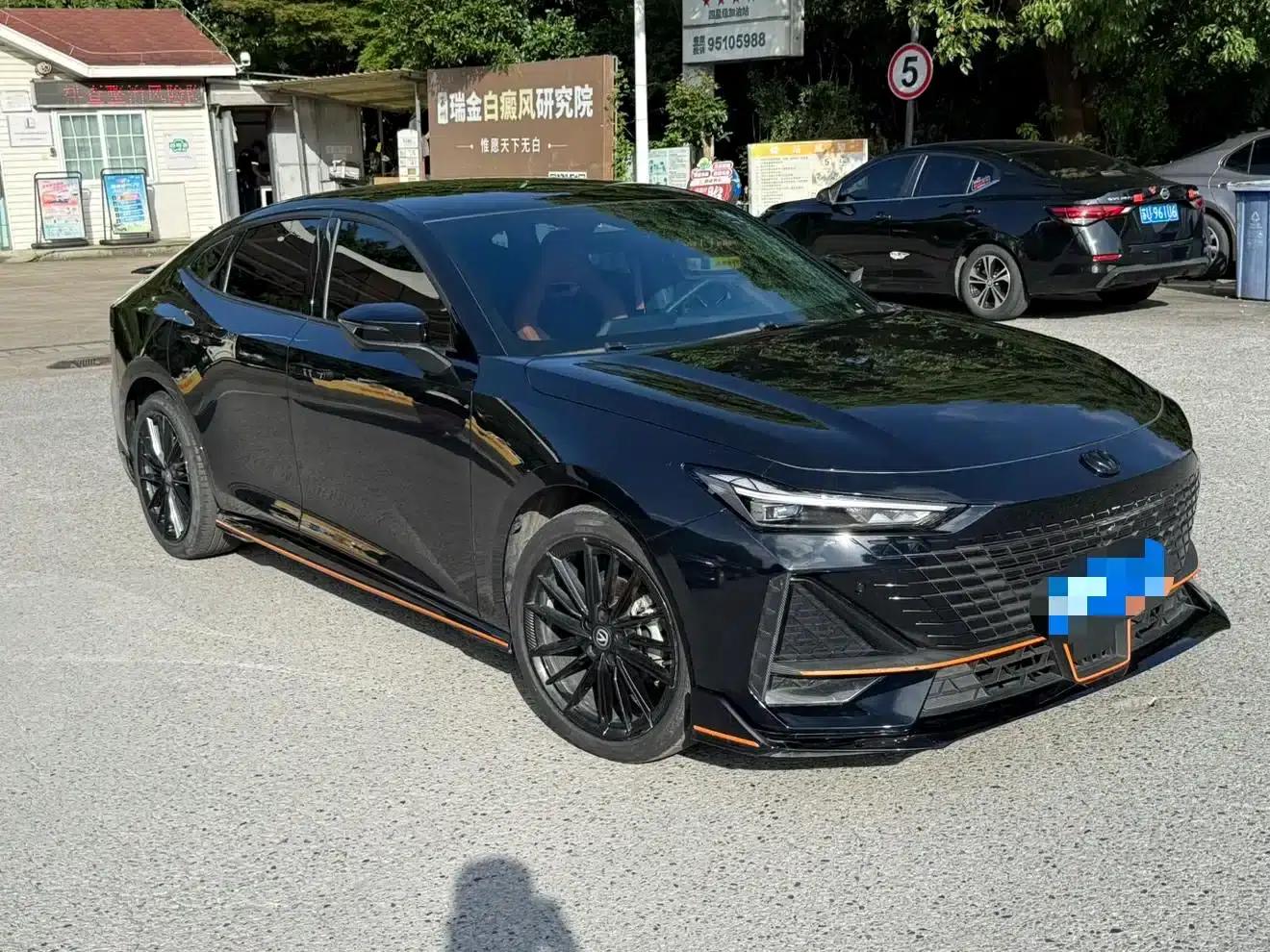 Changan UNI-V 2022 1.5T Sport Edition — миниатюра 3