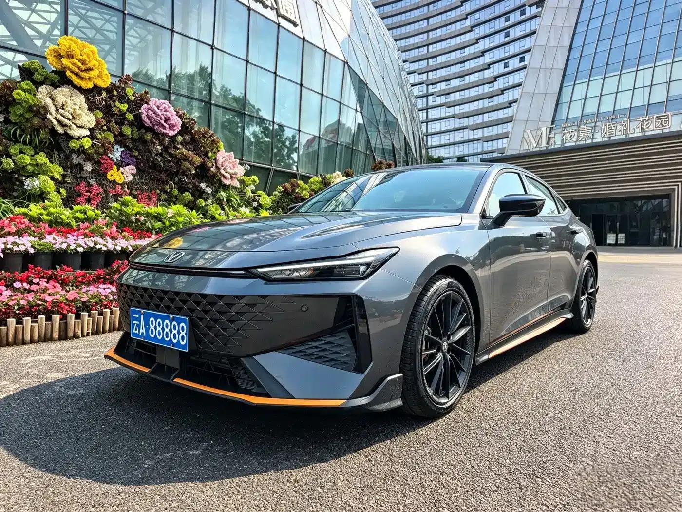 Changan UNI-V 2024 2.0T Classic Sport — миниатюра 1