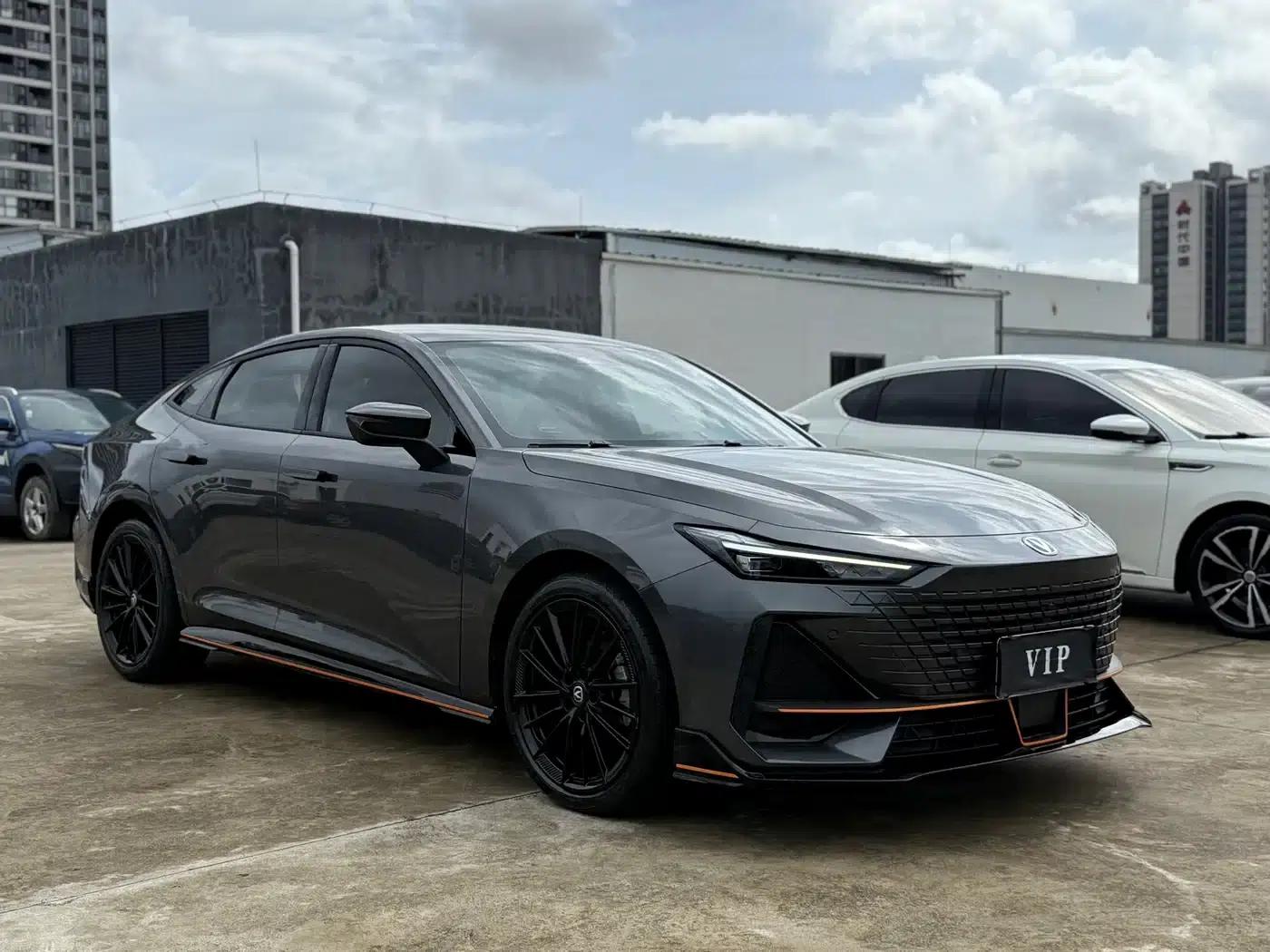 Changan UNI-V 2023 1.5T Sport Edition — миниатюра 3