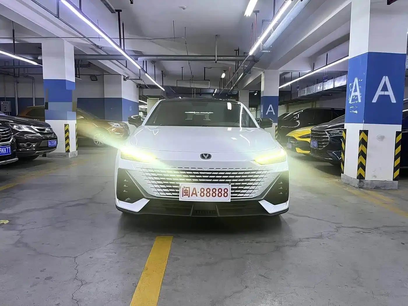 Changan UNI-V 2022 1.5T Premium Edition — миниатюра 2
