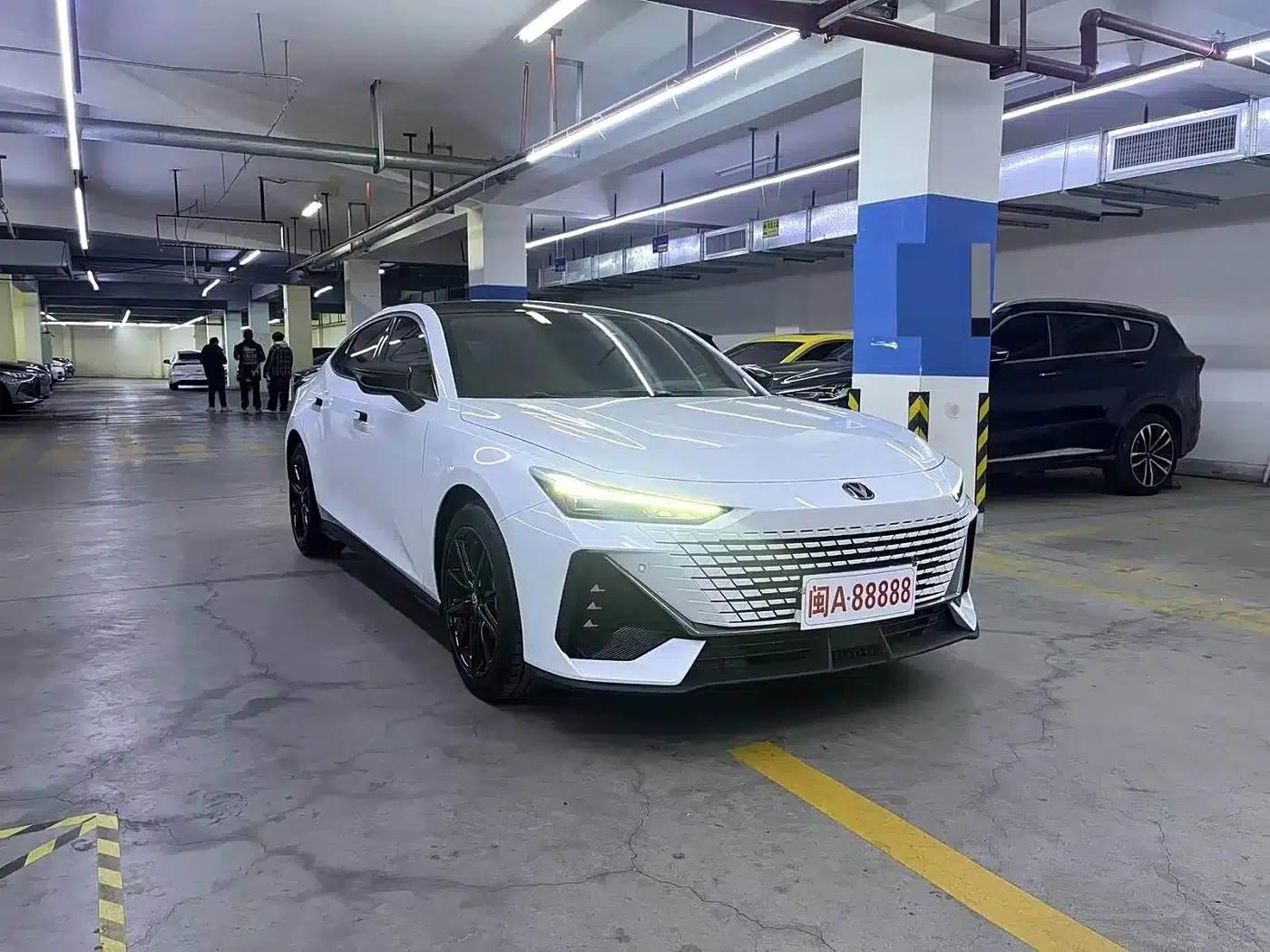 Changan UNI-V 2022 1.5T Premium Edition — миниатюра 3