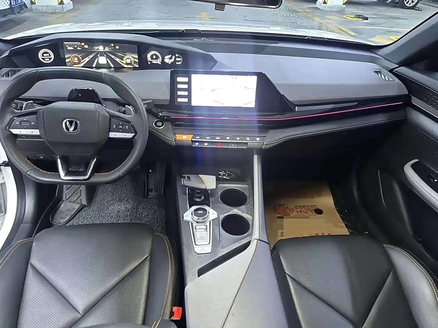 Changan UNI-V 2022 1.5T Premium Edition — миниатюра 4