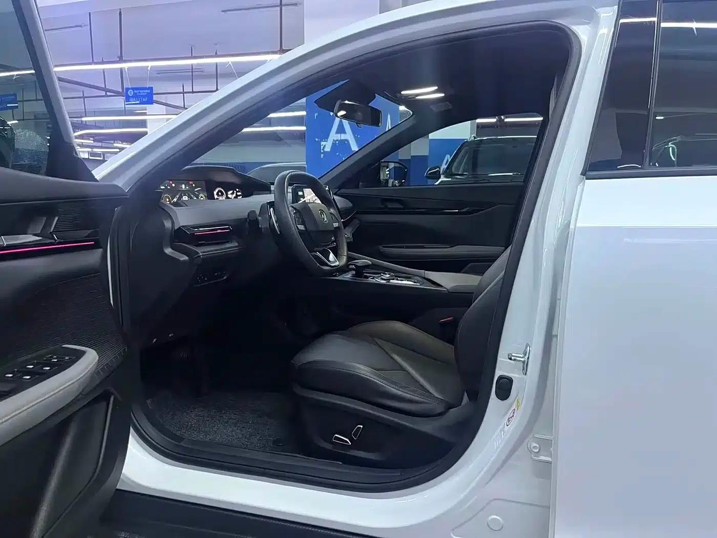 Changan UNI-V 2022 1.5T Premium Edition — миниатюра 9