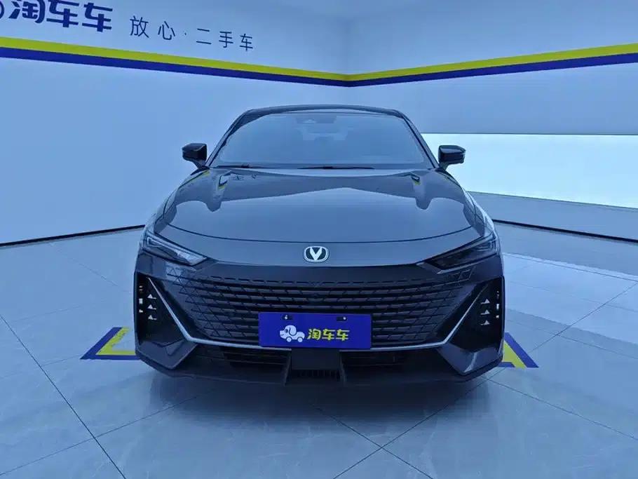 Changan UNI-V 2024 1.5T High-Performance Edition — миниатюра 2