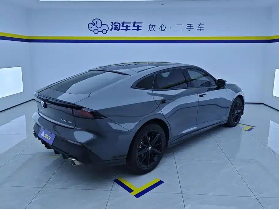 Changan UNI-V 2024 1.5T High-Performance Edition — миниатюра 3