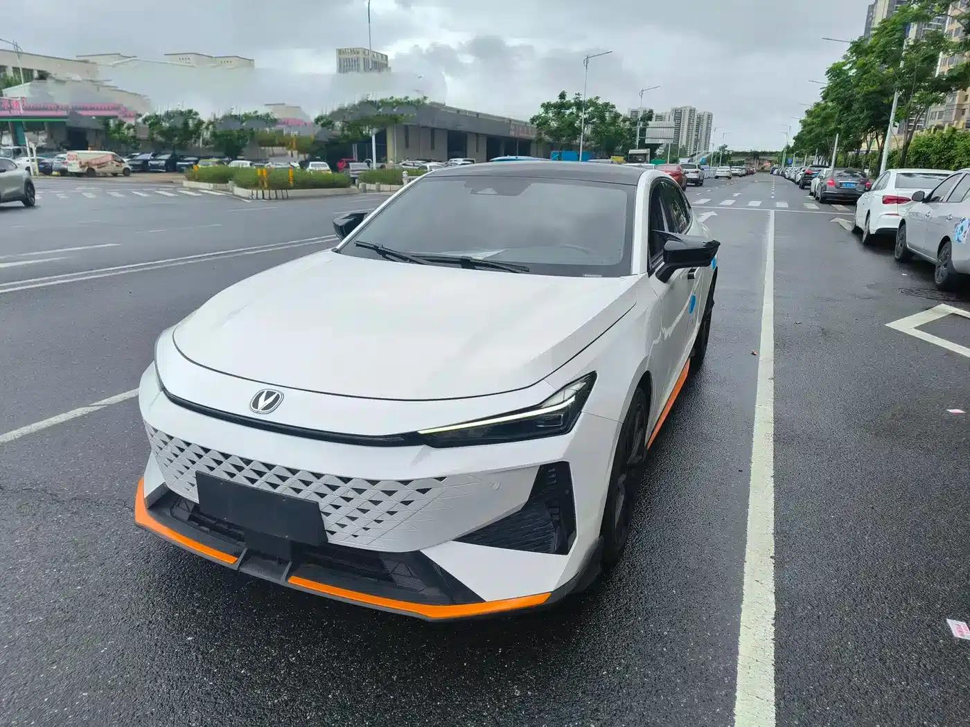 Changan UNI-V 2024 1.5T Premium Sport — миниатюра 1