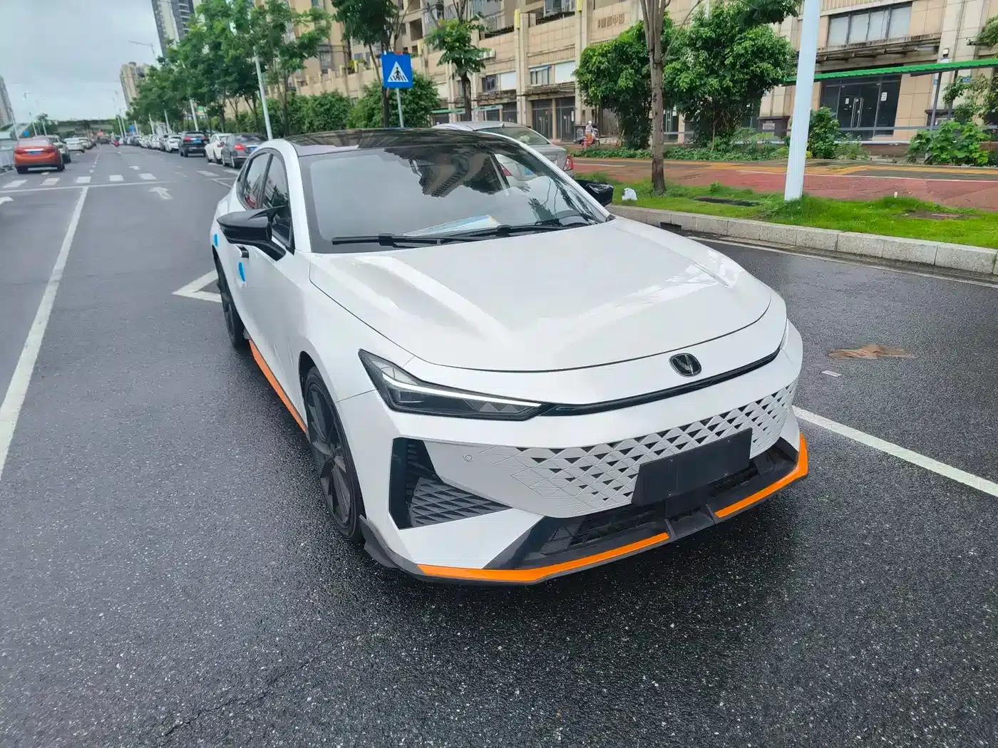 Changan UNI-V 2024 1.5T Premium Sport — миниатюра 3