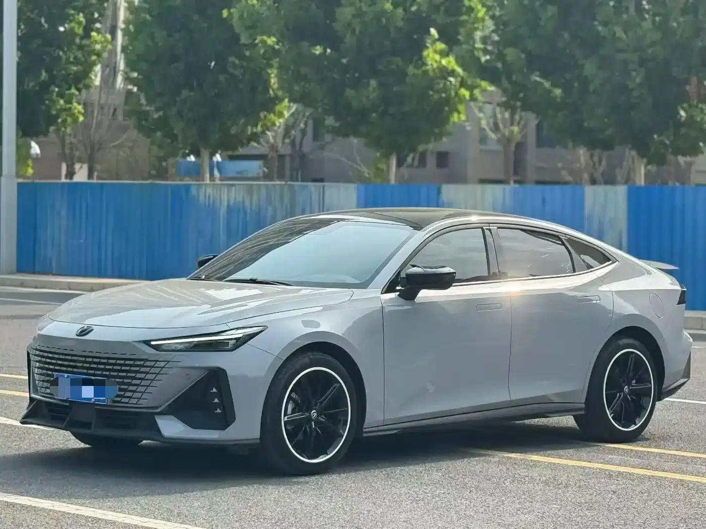 Changan UNI-V 2023 1.5T Premium Edition — миниатюра 1