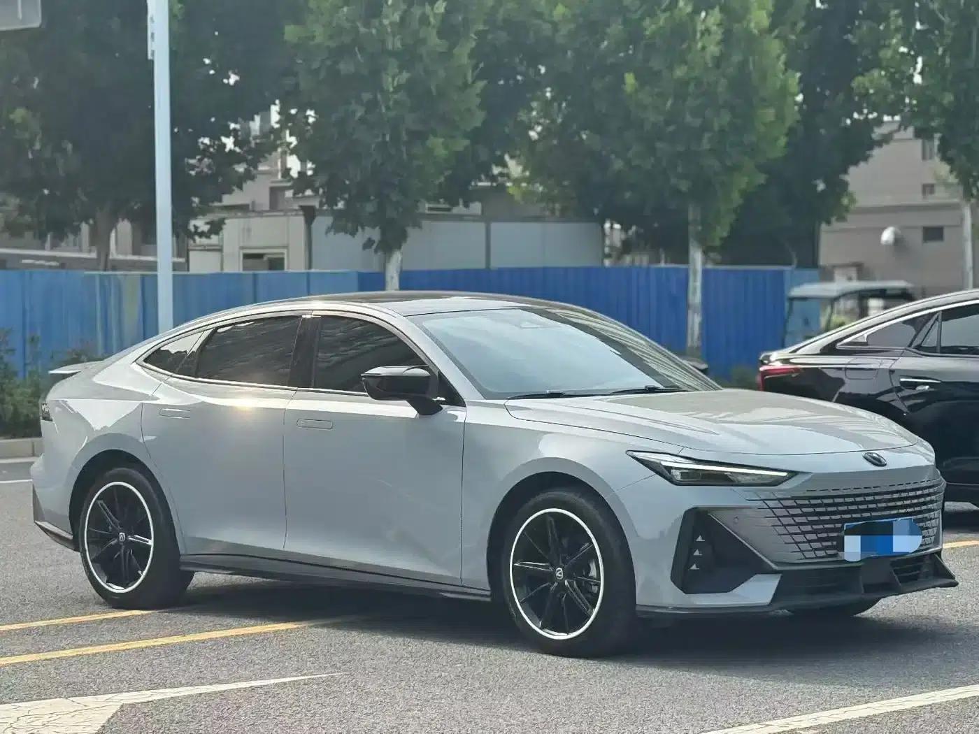 Changan UNI-V 2023 1.5T Premium Edition — миниатюра 3