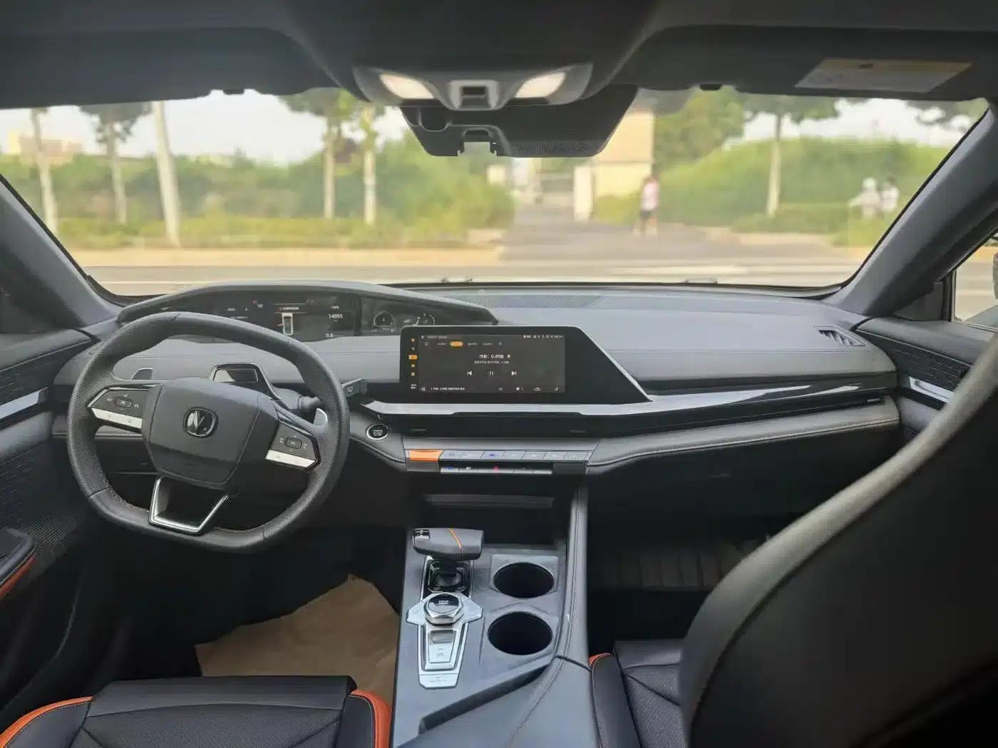 Changan UNI-V 2023 1.5T Premium Edition — миниатюра 5