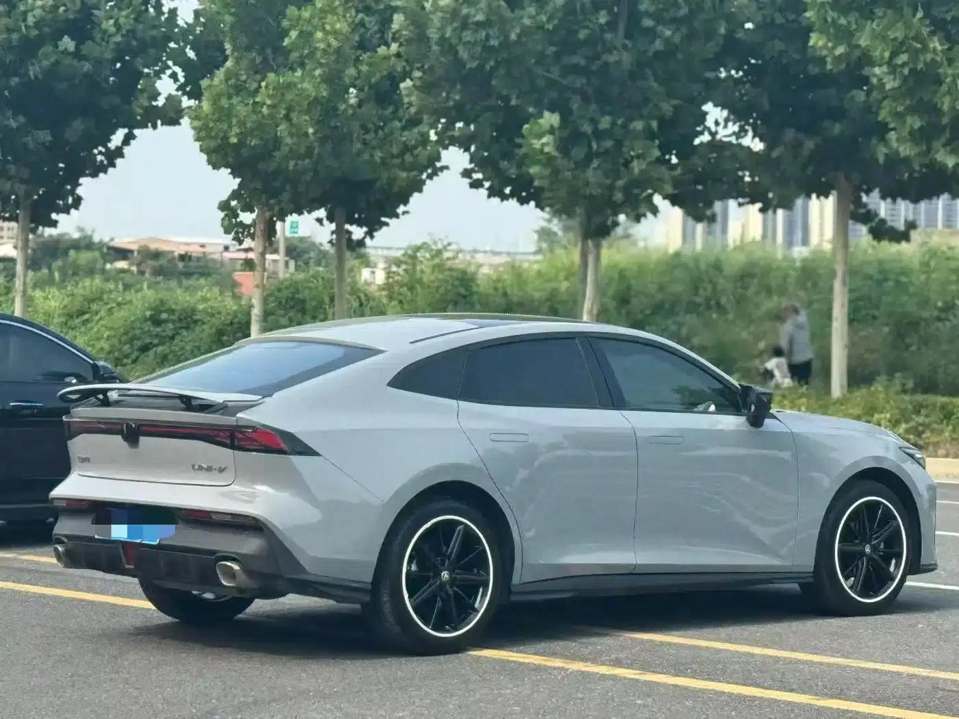 Changan UNI-V 2023 1.5T Premium Edition — миниатюра 9