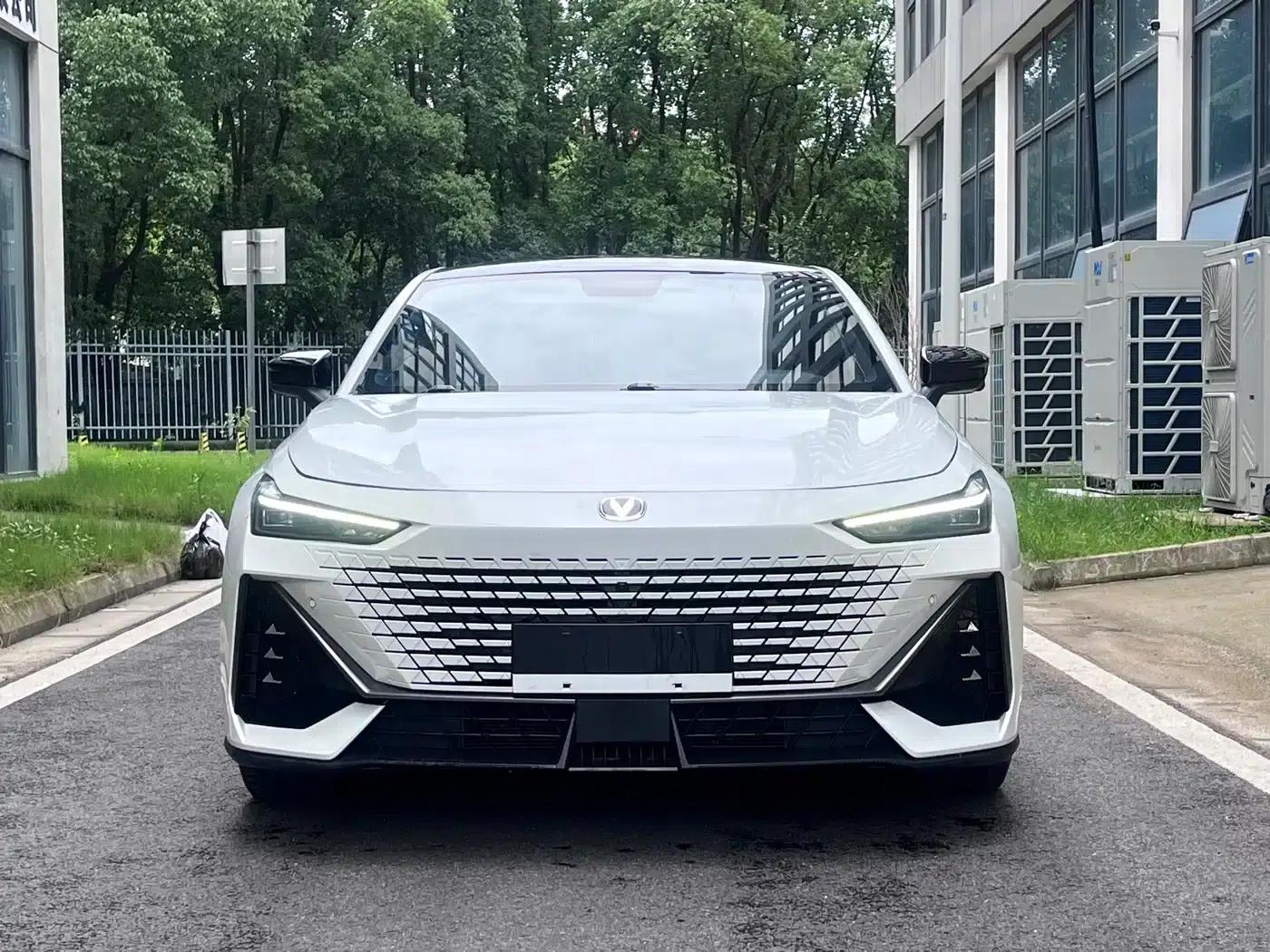 Changan UNI-V 2022 1.5T Premium Edition — миниатюра 2