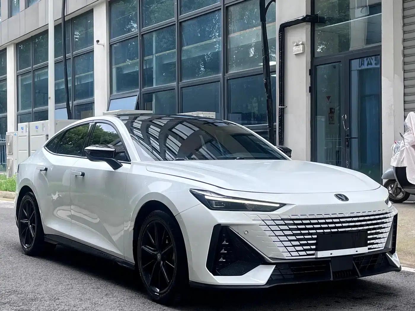 Changan UNI-V 2022 1.5T Premium Edition — миниатюра 3