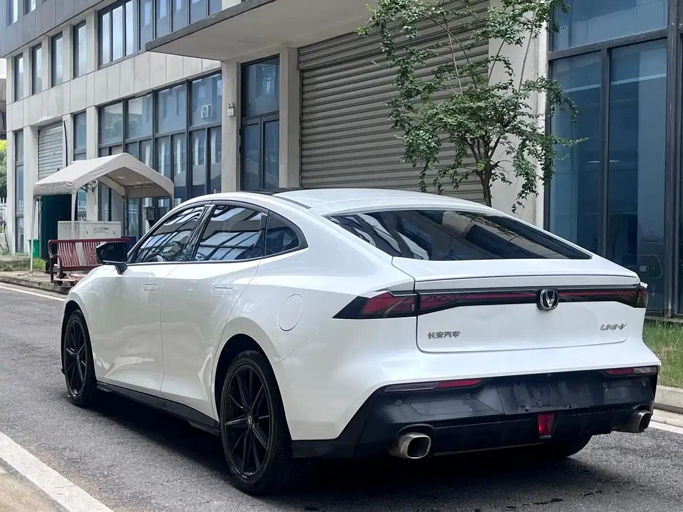 Changan UNI-V 2022 1.5T Premium Edition — миниатюра 6