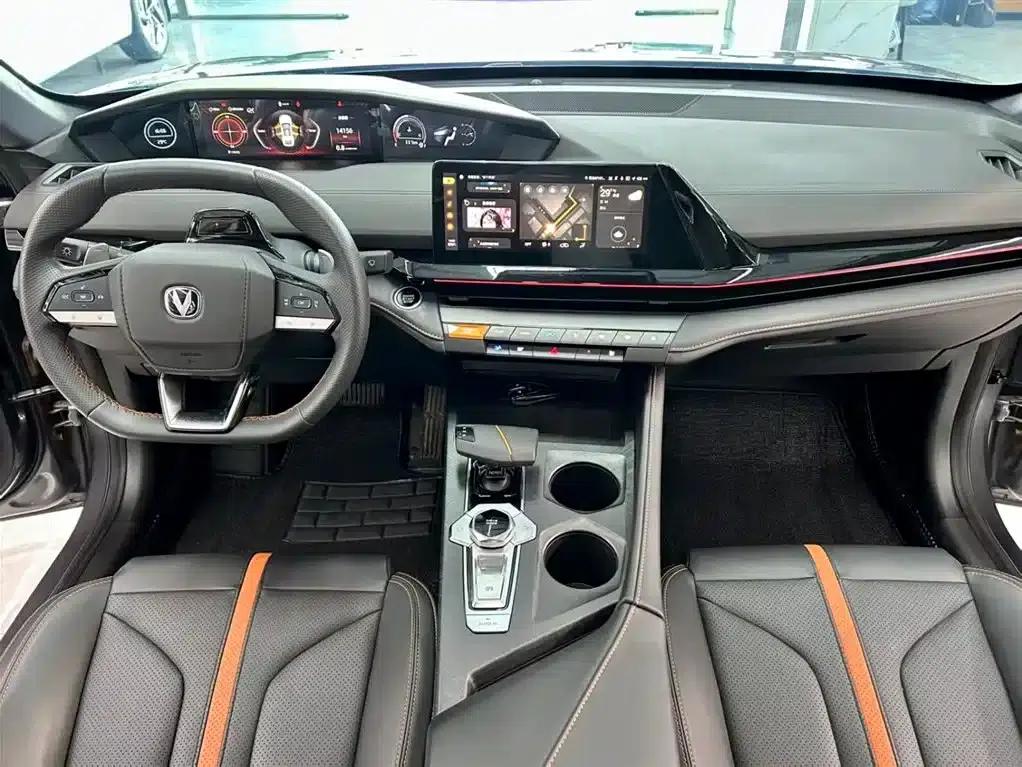 Changan UNI-V 2024 1.5T Premium Sport — миниатюра 4