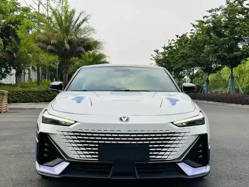 Changan UNI-V 2022 1.5T Sport Edition — миниатюра 2