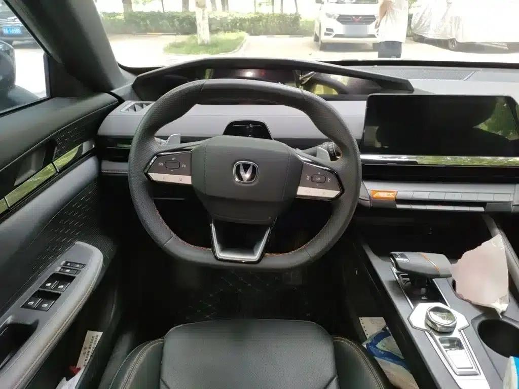 Changan UNI-V 2022 1.5T Premium Edition — миниатюра 3